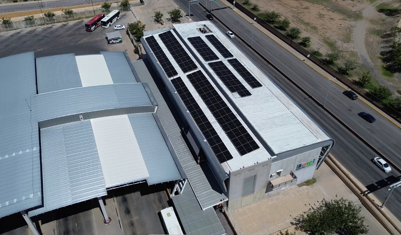 Instalación de paneles solares en múltiples sitios industriales en Chihuahua